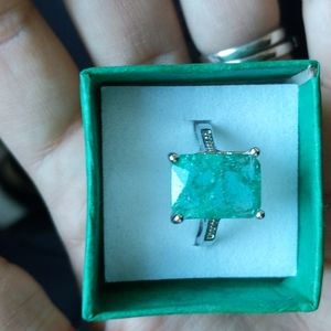 Natural stone emerald ring